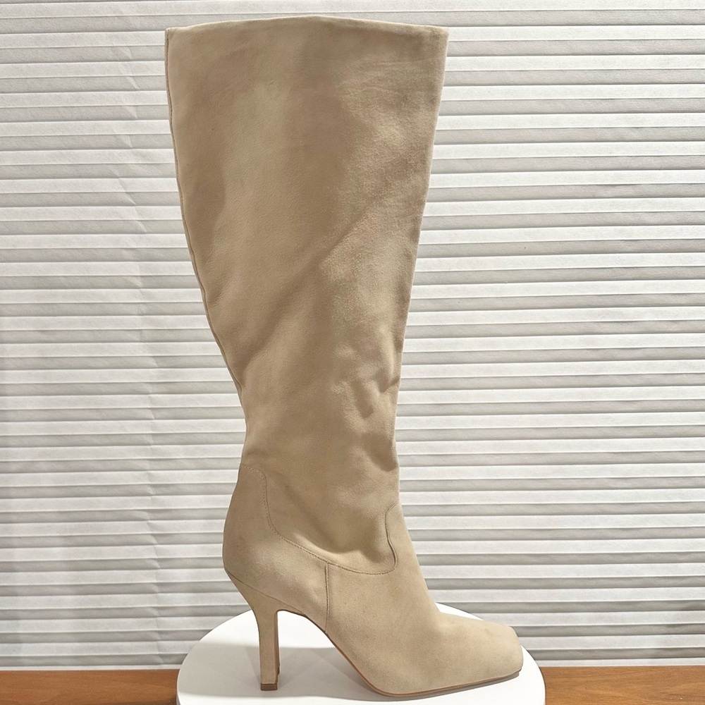 🌸VINCE CAMUTO🌸 Kalinder Knee High Suede Boot Size: 9M